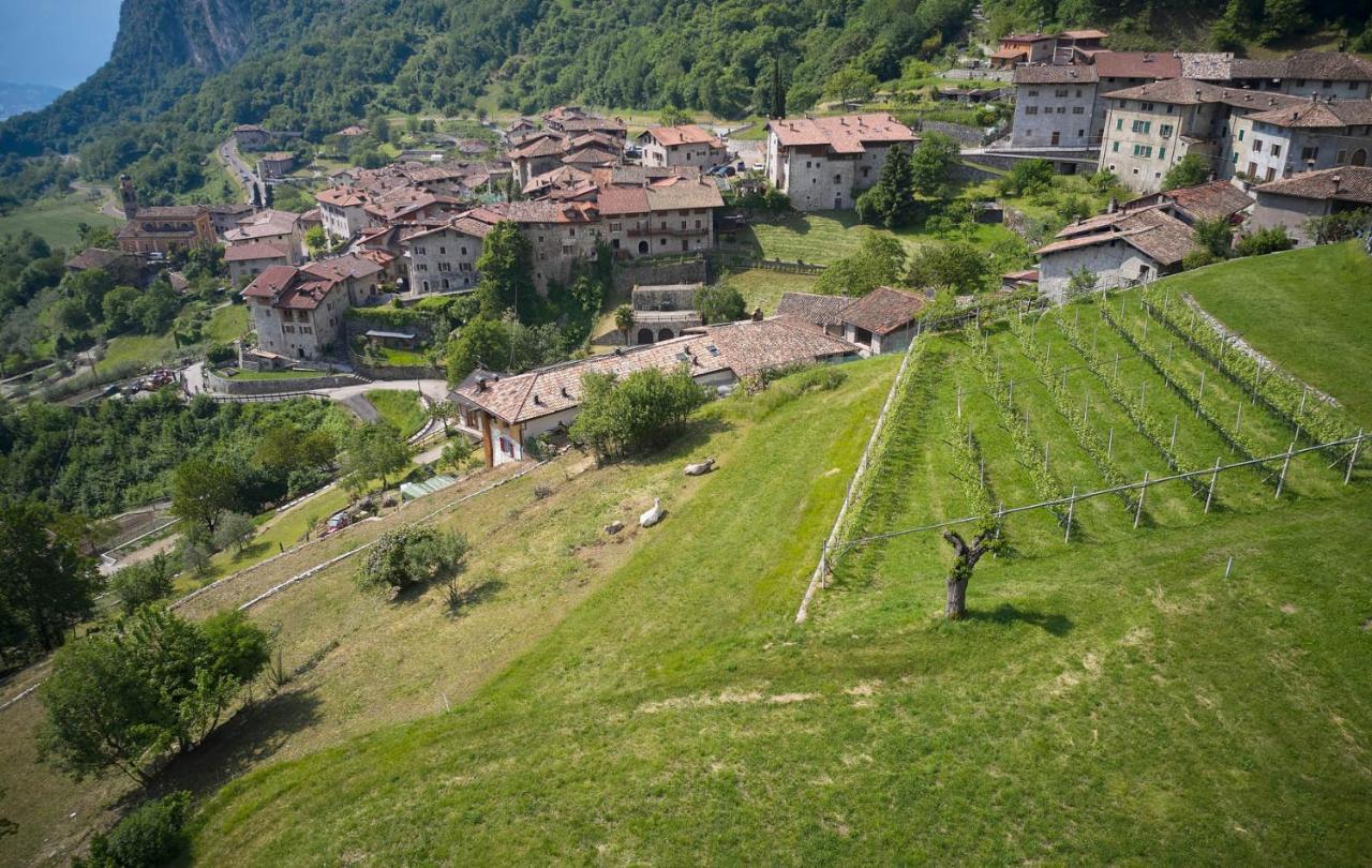 Le Terre Di Gu Villa Tenno Bagian luar foto